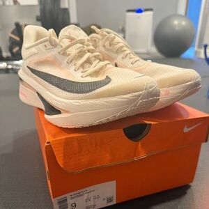Nike ZoomFly 6 Pale Ivory/Crimson Tint/Sail/Black Women's Carbon plated size 9